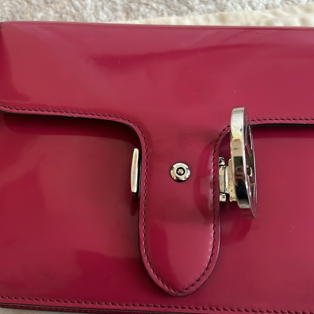 Gucci Inter-locking G Patent Leather Chain Bag - Picture 8 of 11